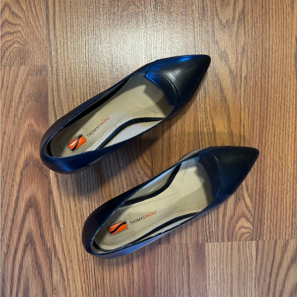 Thomas Munz Leather Padded Kitten Heels – Size 5